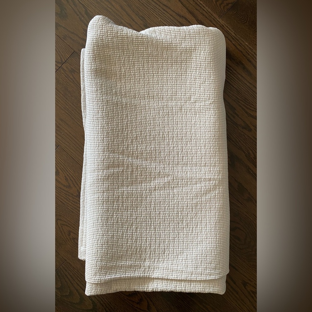 Au Lit Fine Linens Ungaretti Lightweight Coverlet Blanket with Body Pillow Sham